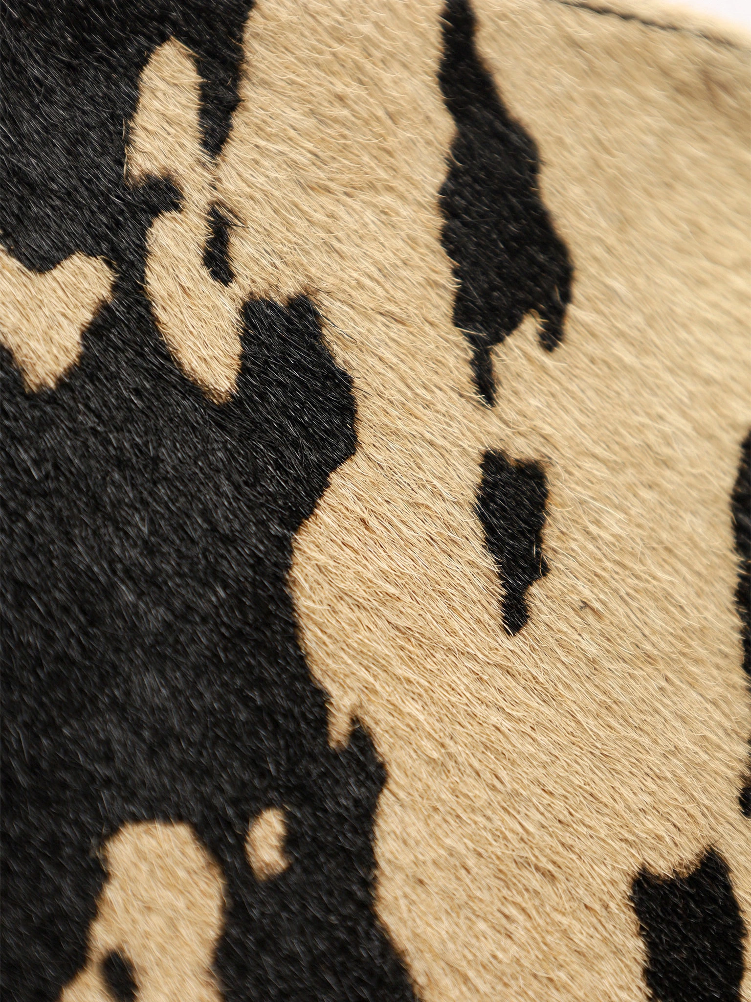 Сапоги с абстрактным рисунком на среднем каблуке